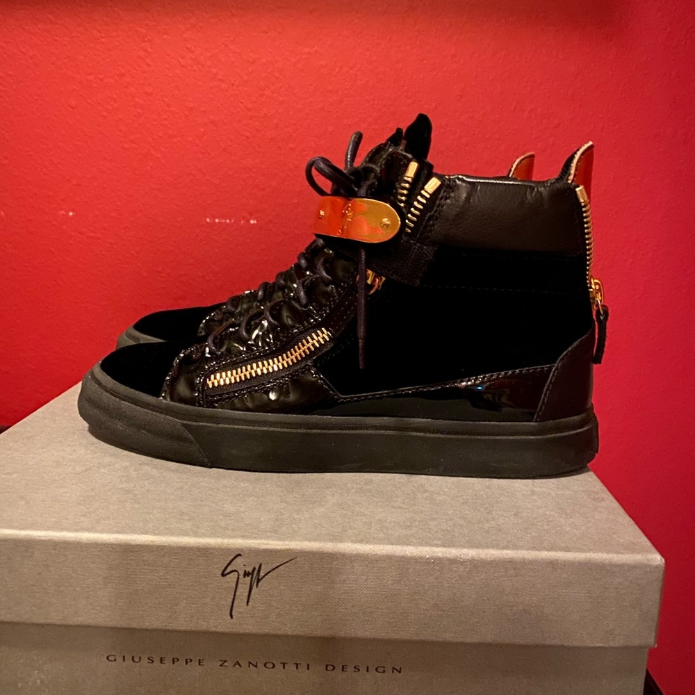 Giuseppe Women Sneakers authentic